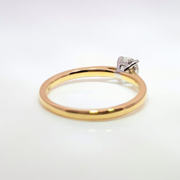 F Colour. SI2 Clarity. GIA Certified.