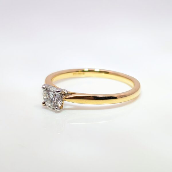 F Colour. SI2 Clarity. GIA Certified.
