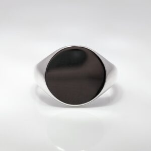 Discover our elegant round shaped mens signet ring, meticulously crafted from sterling silver. Featuring a 13mm face ideal for personal engravings.