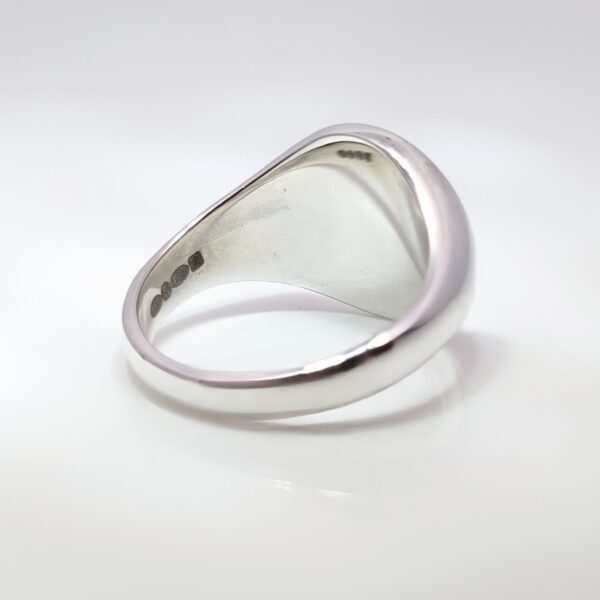 Discover our elegant round shaped mens signet ring, meticulously crafted from sterling silver. Featuring a 13mm face ideal for personal engravings.
