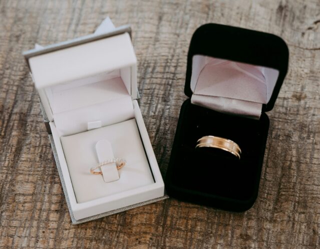 wedding rings in gift boxes