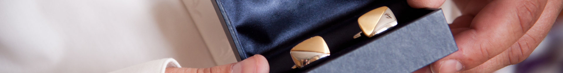 gold cufflink fits for groomsmen
