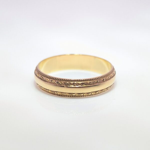 Discover our 4mm Diamond Cut Edge Wedding Band in 9ct Yellow Gold. A balanced width that’s neither too narrow nor too wide, providing a versatile and classic appearance for both men and women.