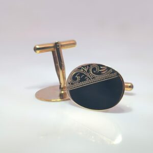Discover our Oval Decorative Design Cufflinks in 9ct Yellow Gold. The perfect addition for weddings or other formal occasions. Dimensions -20mm x 15mm