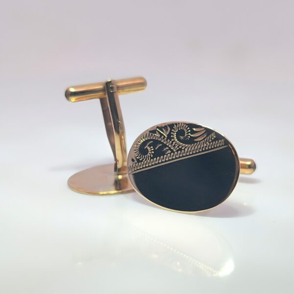 Discover our Oval Decorative Design Cufflinks in 9ct Yellow Gold. The perfect addition for weddings or other formal occasions. Dimensions -20mm x 15mm