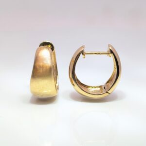 Choose from our range of huggie hoops, so called as they are designed to sit close to your earlobe. Discover our Tapered Polished Huggie Earrings in 9ct Yellow Gold.