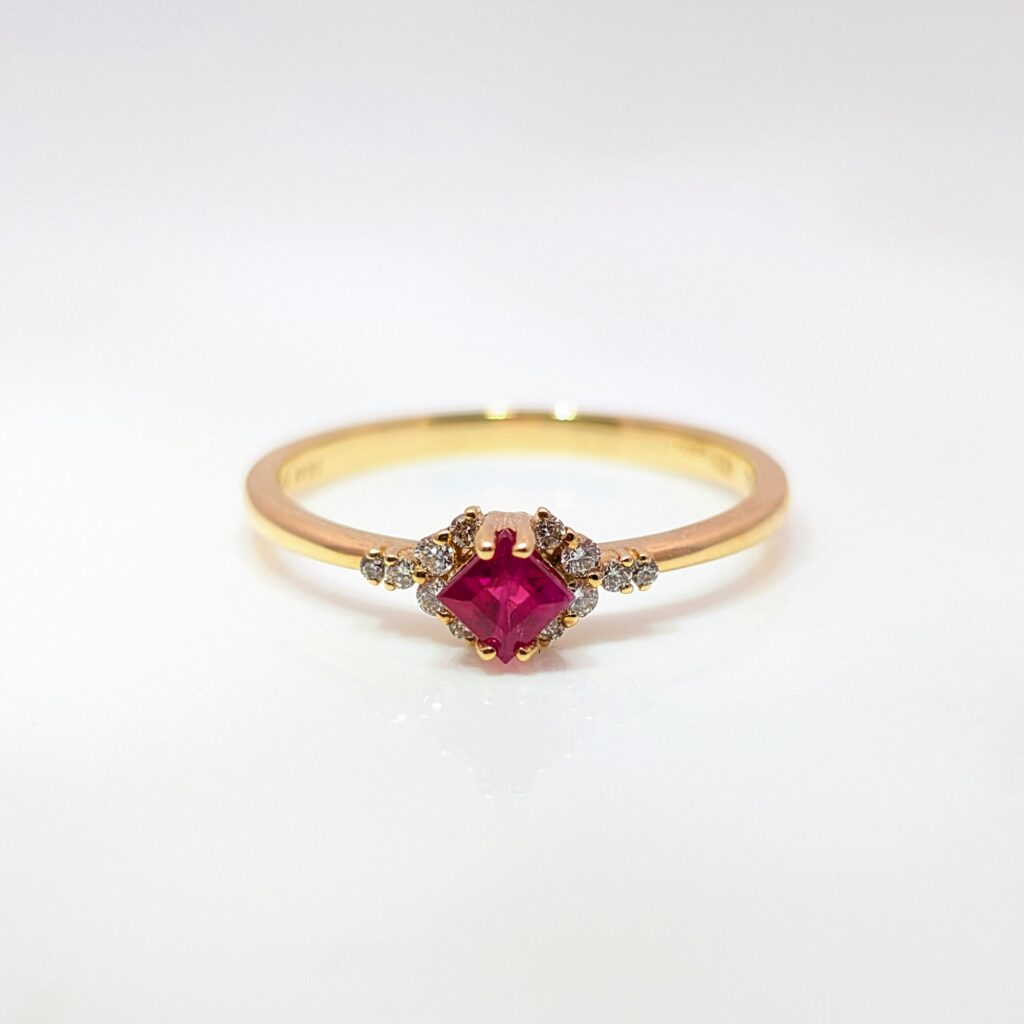 Beautiful Princess Cut Ruby and Diamond Ring 18k Yellow Gold | 39753