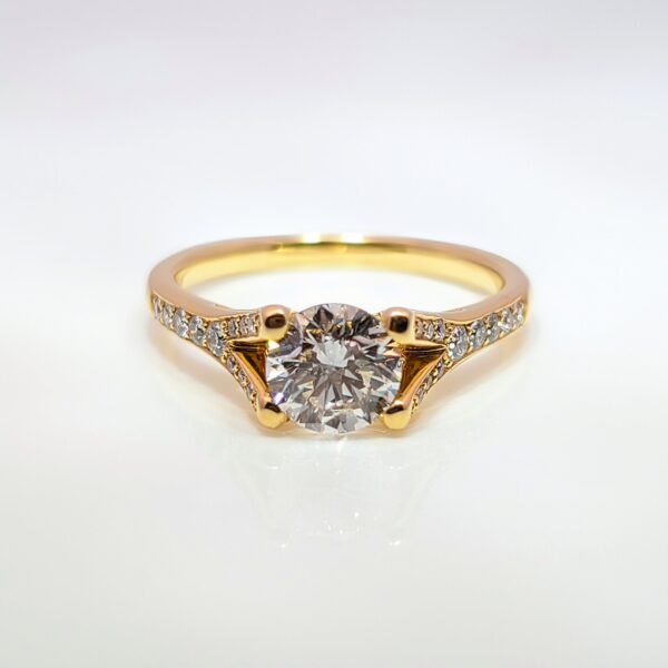 18ct Yellow Gold Round Brilliant Cut Diamond 1.28ct with Diamond Shoulders. IGR Certificated.