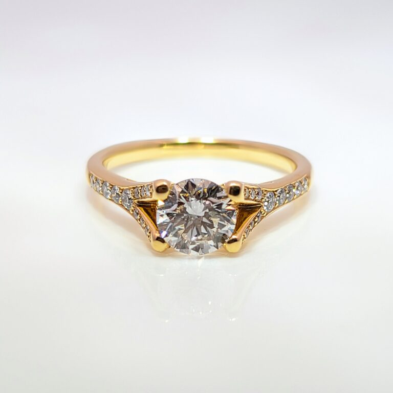 18ct Yellow Gold Round Brilliant Cut Diamond 1.28ct with Diamond Shoulders. IGR Certificated.