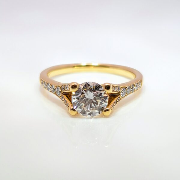 18ct Yellow Gold Round Brilliant Cut Diamond 1.28ct with Diamond Shoulders. IGR Certificated.