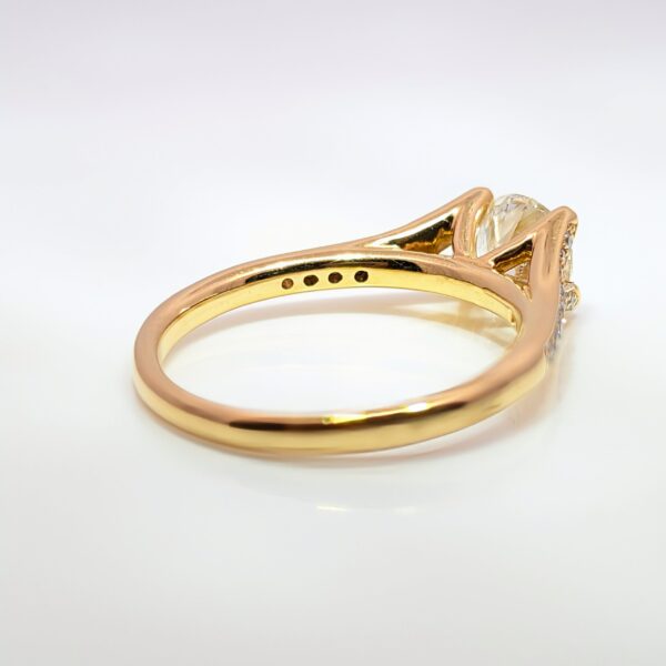 18ct Yellow Gold Round Brilliant Cut Diamond 1.28ct with Diamond Shoulders. IGR Certificated.