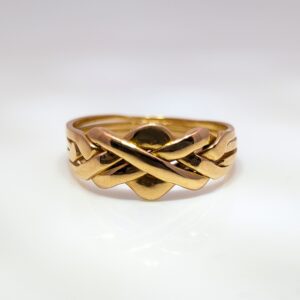 Locally sourced pre-loved vintage and antique jewellery at Aleks Jewellers. Discover our Pre-Loved Mens 4x Puzzle Ring in 18ct Yellow Gold.