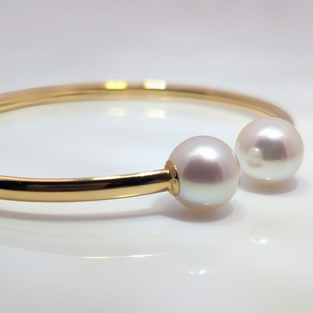 9.5mm Cultured Pearl Bangle 18ct Yellow Gold | 25073
