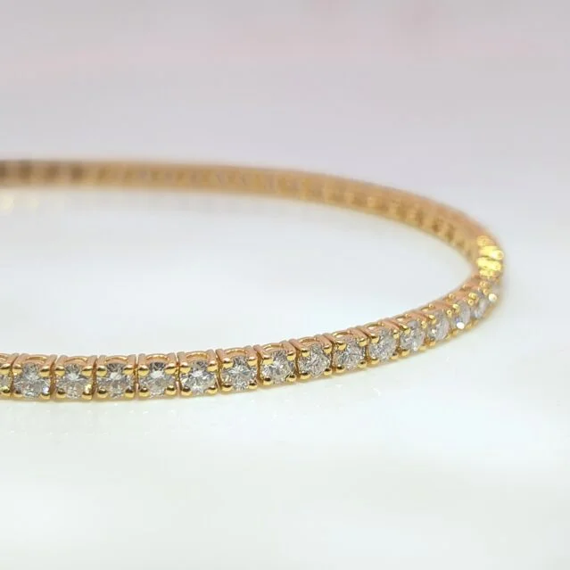 diamond tennis bracelet in 18ct yellow gold