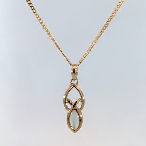 Pre-Loved Mother of Pearl Pendant 9k Yellow Gold | 23606