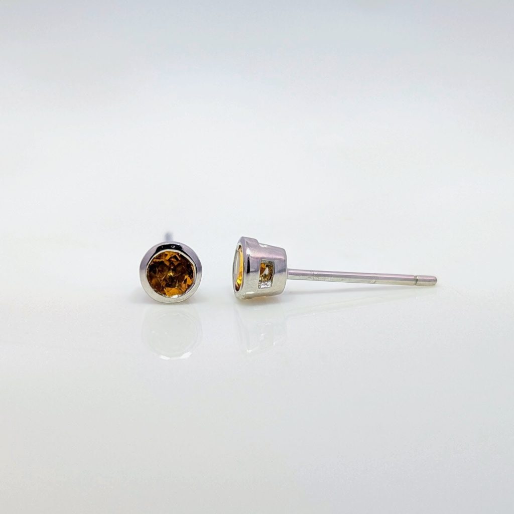 round citrine stud earrings in 9ct white gold