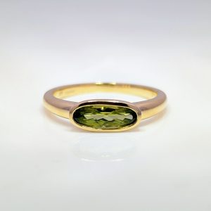 Elongated Oval Peridot Ring 9k Yellow Gold | 43372