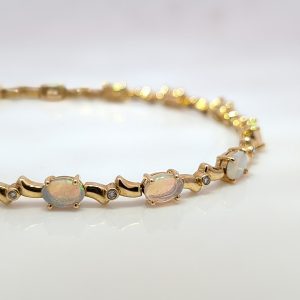 Pre-Loved Opal and Diamond Bracelet 18k Yellow Gold | 42775