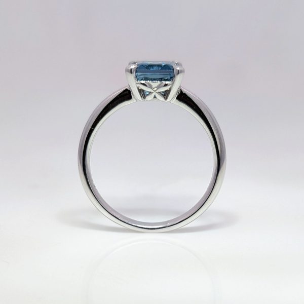 9k White Gold Emerald Cut Topaz Ring | 38492 - Image 2