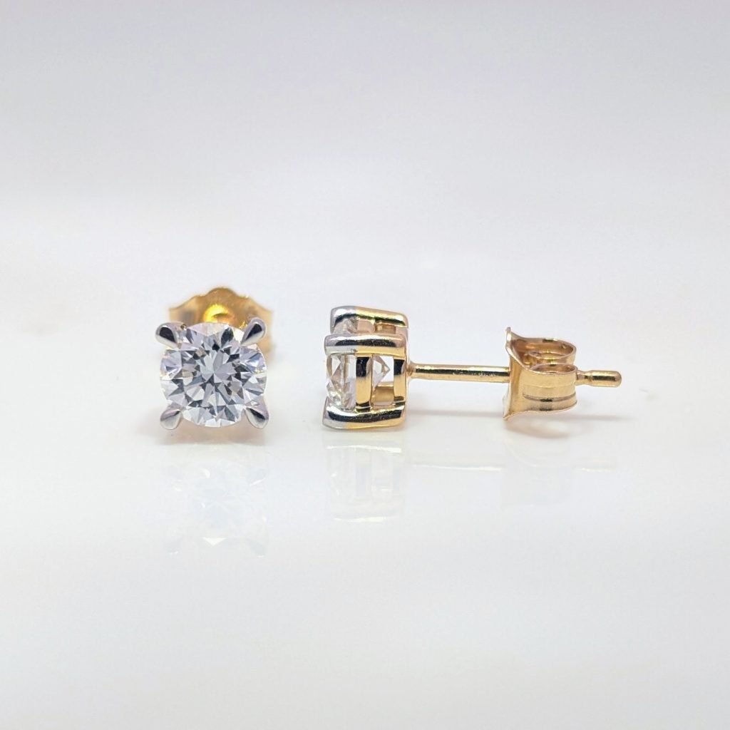 lab grown round diamond stud earrings in 18k yellow gold