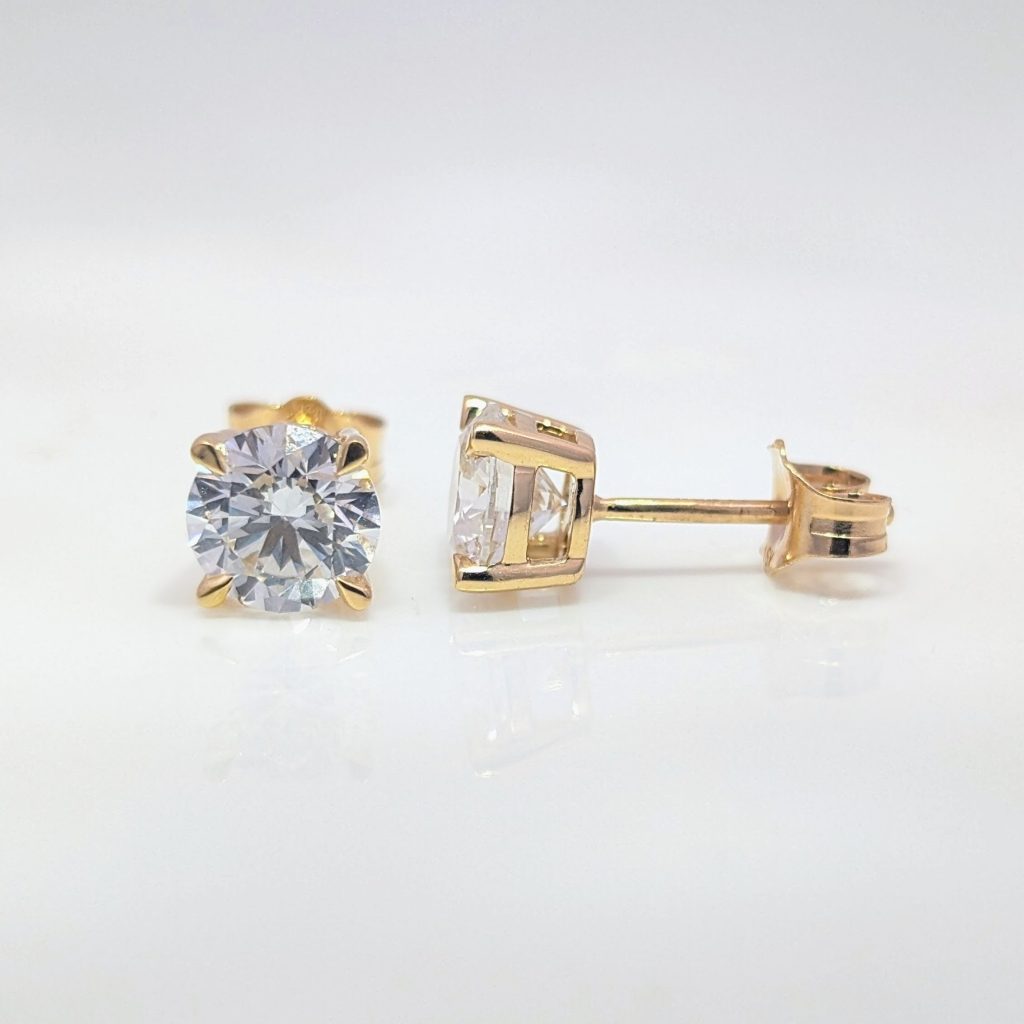 Lab grown diamond stud earrings round 18k yellow gold