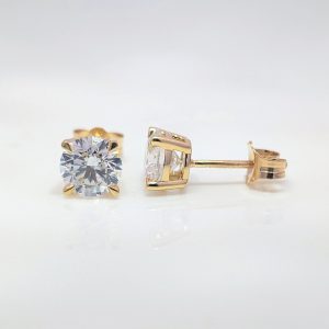 Choose a claw setting for your earrings to enhance their sparkle and securely showcase your gemstones. Discover our 2.07ct Lab-Grown Diamond Stud Earrings in 18k Yellow Gold