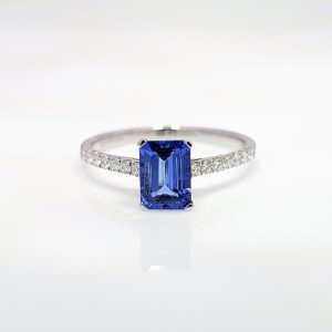 1.05ct Tanzanite & Diamond Set Shoulder Ring 18k White Gold | 21740