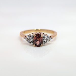 Pre-Loved Oval Garnet & Diamond Ring 9k Yellow Gold | 40473