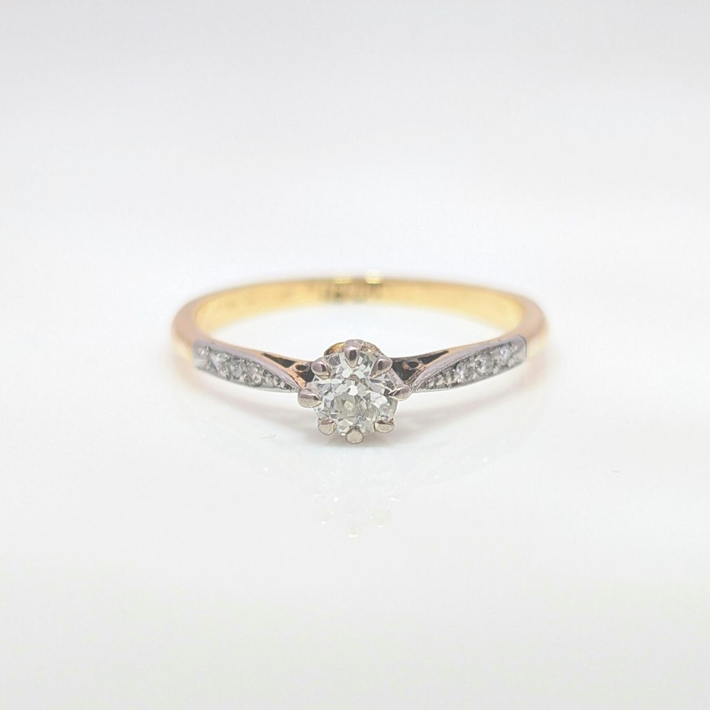 Vintage Pre-Loved Solitaire Diamond Ring in 18k Yellow Gold with diamond set shoulders