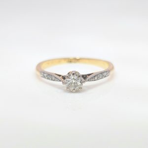 Pre-Loved Solitaire Diamond Ring With Diamond Set Shoulders 18k Yellow Gold | 40015