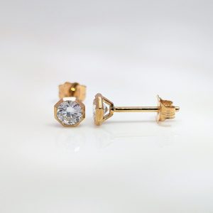 0.50ct Round Brilliant Cut Bezel-Set Lab Grown Studs 9k Yellow Gold | 41055