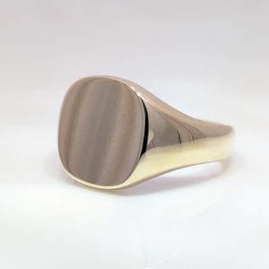 Pre-Loved 14x13mm Engravable Gents Plain Signet Ring 9k Yellow Gold | 41349