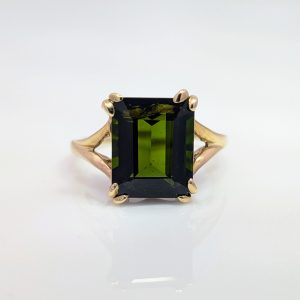 Pre-Loved 8x6 Green Tourmaline Ring 9k Yellow Gold | 41911