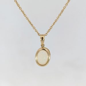 Pre-Loved 7x5 Oval Opal Necklace 18k Yellow Gold | 43339