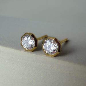 0.50ct Round Brilliant Cut Bezel-Set Lab Grown Studs 9k Yellow Gold | 41055