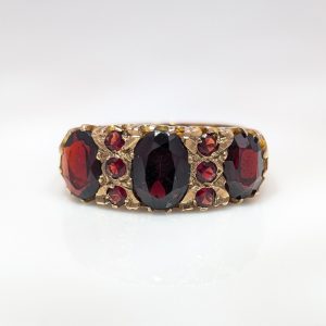 Pre-Loved Oval Trilogy Garnet Ring 9k Yellow Gold | 30777
