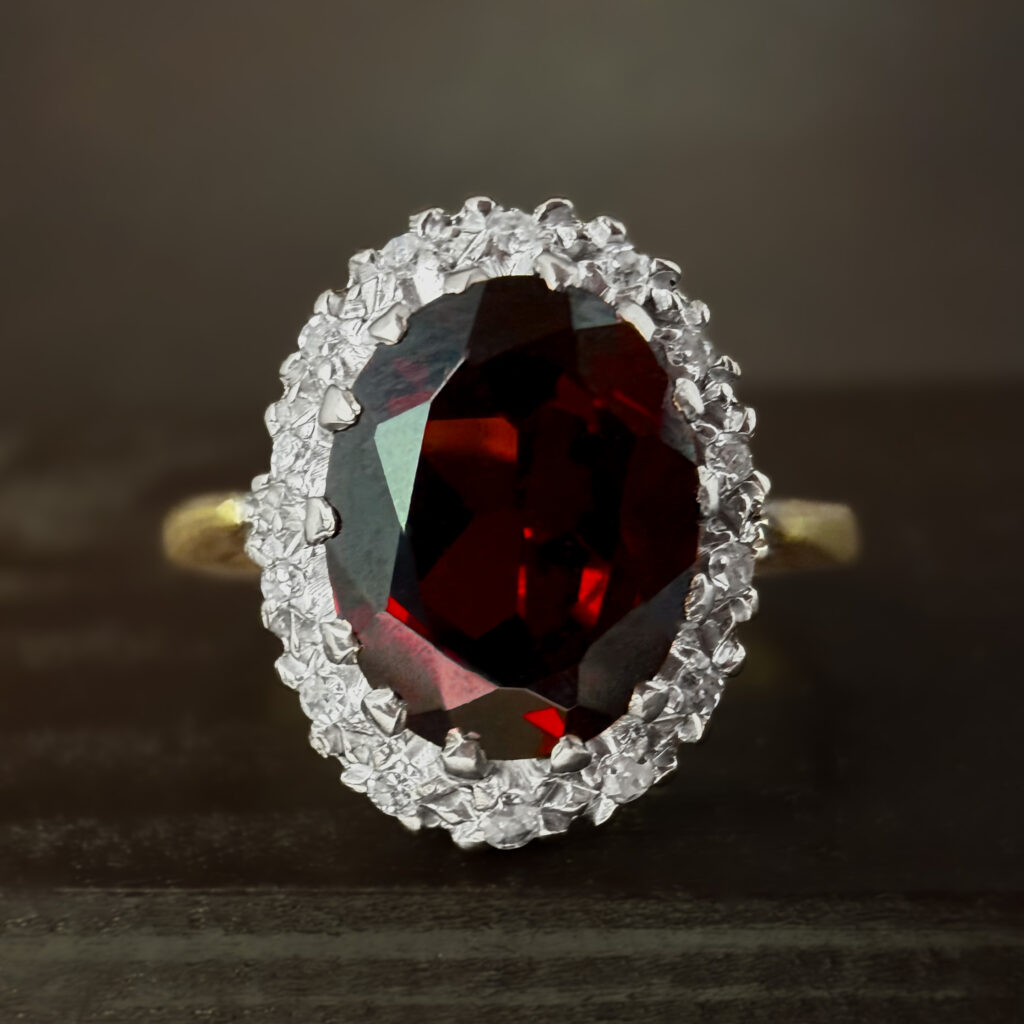 Pre-Loved Oval Garnet & Diamond Cluster Ring 18k Yellow Gold | 39386