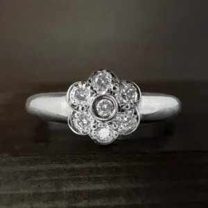 Pre-Loved Diamond Flower Ring in 9k White Gold | 34538