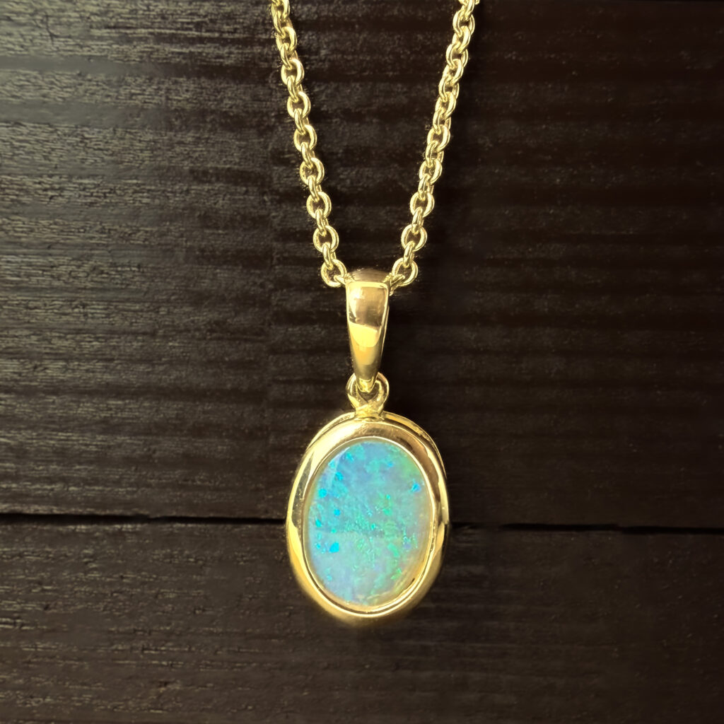 Pre-Loved 7x5 Oval Opal Necklace 18k Yellow Gold | 43339