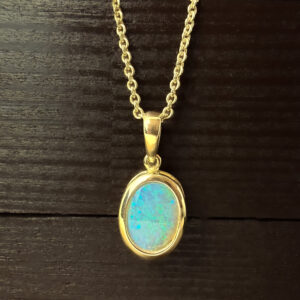 Pre-Loved 7x5 Oval Opal Necklace 18k Yellow Gold | 43339