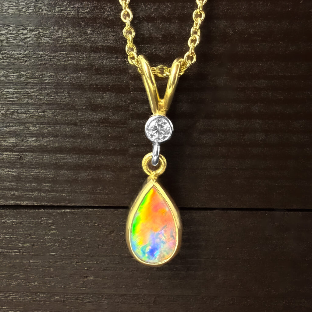 Pre-Loved Opal and Diamond Drop Pendant 18k Yellow Gold | 42445