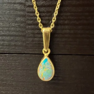 Pre-Loved Delicate Teardrop Opal Pendant 18k Yellow Gold | 32860