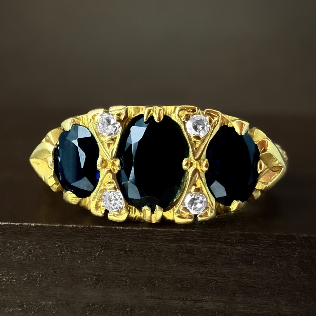 Pre-Loved 3-Stone Sapphire Trilogy Ring 18k Yellow Gold | 24442