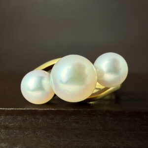 Pre-Loved 3 Stone Cultured Pearl Ring 18k Yellow Gold | 22199